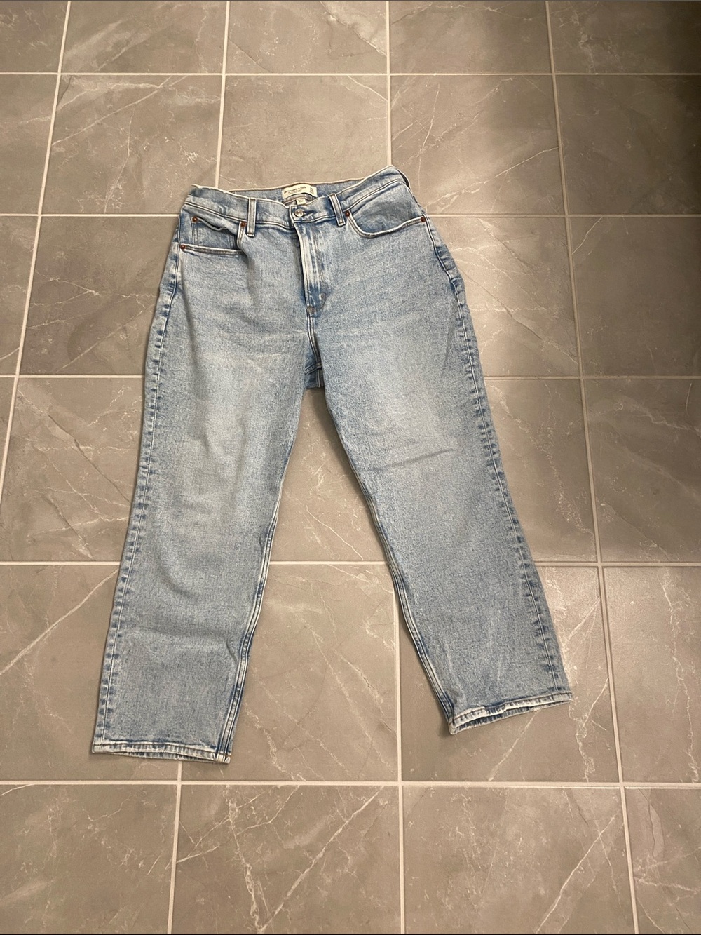 Abercrombie & Fitch Light Wash Cropped Straight Jeans